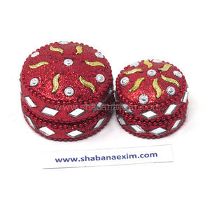 Caja de Metal Redonda Hecha a Mano con Cuentas de Laca Brillante y Diseño Floral de Piedras, Porta Pastillas Portátil - Product Image 6