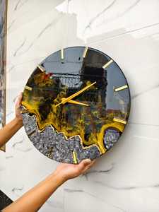 Horloge murale suspendue moderne en résine, noir et or, design Art Déco antique, effet miroir, décoration de salon, aiguille à quartz - Product Image 1