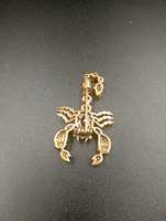 Amaira Jewels Bros Pin Desain Hewan Scorpio Perak Berkualitas Tinggi Mata Batu Merah Berlapis Emas Hadiah Perhiasan Unisex Buatan Tangan untuk Mantel.