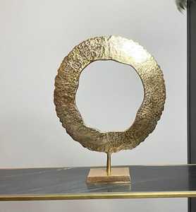 Sculpture d'art circulaire moderne en laiton texturé, objet décoratif géométrique pour table, idéal pour la maison ou le bureau, décoration moderne - Product Image 4