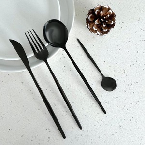 Ensemble de couverts modernes en métal noir mat, finition miroir haute brillance, passe au lave-vaisselle, couverts de mariage - Product Image 4
