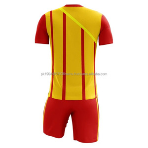 2024 vêtements de football personnalisés ensemble d'uniformes d'entraînement en gros pour adultes hommes et femmes Kit de football uniformes de maillot personnalisés - Product Image 3