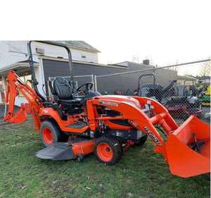 รถตัดหญ้าขนาดเล็กคุณภาพพรีเมียม Kubota B2320 กำลัง 23 แรงม้า ขับเคลื่อน 4 ล้อ เครื่องยนต์ดีเซล สำหรับสวนและฟาร์ม พร้อมอุปกรณ์ตักดิน จากออสเตรีย - Product Image 1