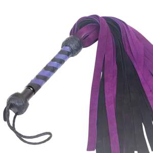 Flogger de Cuero Genuino Hecho a Mano con Mango Grueso y Hebilla de Acero de 3.5cm de Ancho, Acabado Liso, Impresión por Transferencia de Calor - Product Image 2