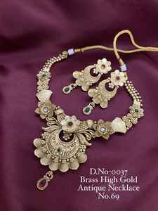 Conjunto de collar nupcial de latón dorado antiguo con pendientes para mujer - Product Image 2