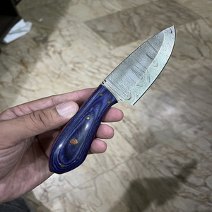 Couteau de chasse à lame fixe en acier Damas fait main sur mesure Trend Blades, pointe clip, manche en bois, étui en cuir - Tailles personnalisées - Product Image 1