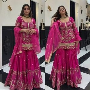Conjunto Formal de 2 Piezas de Lehenga Choli Largo para Mujer, con Patrón Floral Brillante de Primera Calidad, en Poliéster/Algodón, con Lentejuelas Pesadas y Bordado Dori - Product Image 6