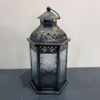 Lentera Lilin Kaca Logam Vintage Desain Artisan 5x6x11" Dekorasi Rumah Rustic Lentera Meja