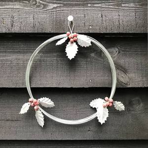 Corona Navideña Rústica de Metal, Redonda, Hecha a Mano, con Flores Decorativas, Sin Iluminación, Paquete Individual - Product Image 1