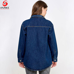 Chemise en jean unie surdimensionnée pour femme, à manches longues, boutonnée sur le devant, décontractée, en coton écologique, OEM ODM, vêtements personnalisés - Product Image 4