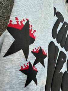 เสื้อฮู้ดดี้ดีไซน์เนอร์ทรงโอเวอร์ไซส์สำหรับผู้ชาย สไตล์สตรีท VVS มีสินค้าพร้อมส่งภายใน 3 วัน ผลิตเสื้อผ้า V1V2 ฮู้ดดี้ - Product Image 4