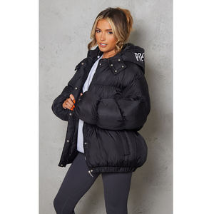 Veste matelassée imperméable et tendance avec rembourrage chaud et capuche ajustable pour une protection contre le froid. - Product Image 5