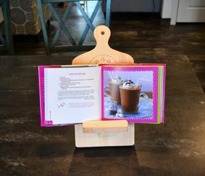 Support de livre de recettes en bois sculpté, réglable, pour comptoir de cuisine, support de tablette, cadeau - Product Image 6