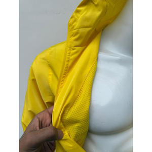 Veste de pluie en toile écologique unisexe personnalisée |   Veste coupe-vent légère et imperméable |   Parka d'extérieur à capuche et fermeture éclair intégrale |   Vente en gros - Product Image 2