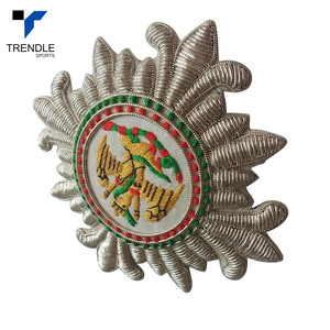 Patch en tissu de laine brodé 3D fait main de forme irrégulière avec motif de dragon doré à coudre par TRENDLE SPORTS - Product Image 3