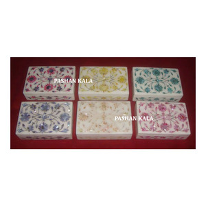 Boîtes de rangement pour bijoux uniques et créatives en marbre blanc pur poli fait à la main avec des coquillages multicolores incrustés - Product Image 1