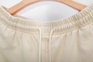 Conjunto de 2 Piezas para Hombre, Camiseta y Pantalones Cortos de Punto, Sólidos, Transpirables, Corte Holgado, Cintura con Cordón Ajustable, Alta Calidad, Logotipo Personalizado - Product Image 3