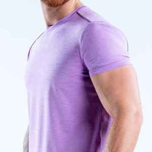 T-shirt pour homme à col rond, manches courtes, uni violet, en polyester, coupe ajustée, décontracté, en jersey respirant, design tricoté - Product Image 4