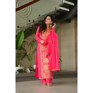 Ensemble deux pièces en soie Chinnon brodé Zari avec dupatta pour femmes - Product Image 5