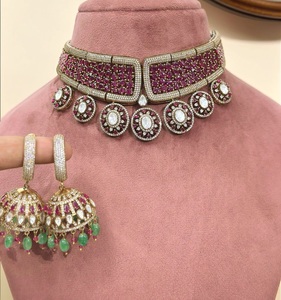 Ensemble collier et boucles d'oreilles tendance en laiton plaqué or de qualité supérieure avec perles et moissanite, collection pour mariage, pour femmes - Product Image 2