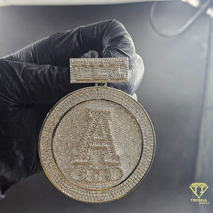 Pendentif personnalisé de créateur en forme de lettre « A » avec diamants ronds VVS cultivés en laboratoire dans de l'argent sterling 925 pour hommes - Product Image 4