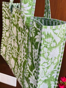 Bolso Tote Grande Reversible de Algodón Acolchado con Estampado Boho a Cuadros Verdes, Hecho a Mano, Ecológico, Sostenible y Resistente para Compras - Product Image 3