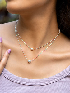 Un elegante collar hecho con auténtica plata de ley 925 y adornado con perlas elegantes, perfecto para el uso diario. - Product Image 3