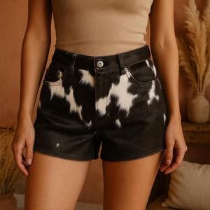 Shorts de Cuero Vacuno con Estampado de Vaca para Mujer, Estilo Western, Moda Urbana de Lujo - Product Image 1