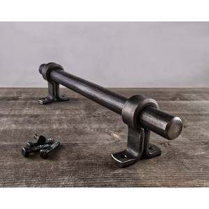 Manijas de puerta con acabado metálico refinado que elevan el nivel de las zonas de vida cotidianas, con cada puerta tomando un aspecto premium y sofisticado. - Product Image 2