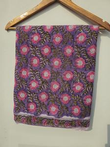 ผ้าซิ่นอินเดียลายดอกไม้สีม่วง ปาเรโอทำมือ ผ้าซันกาเนรี ผ้าคลุมชายหาด ชุดฤดูร้อน สไตล์โบฮีเมียน ผ้าคลุมชุดว่ายน้ำ ชุดใส่เที่ยวรีสอร์ท - Product Image 3