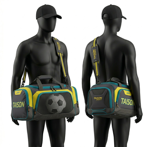 Sac de sport pour homme en polyester 600D de qualité supérieure, design à panneaux rouge et gris, sac de voyage durable avec logo personnalisé imprimé à l'écran - Product Image 5