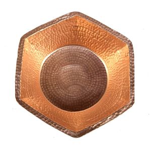 Cuenco de cobre martillado a mano para pedicura, diseñado para baños de pies confortables, tratamientos profesionales y excelencia en salones de belleza. - Product Image 6