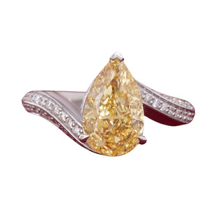 Bague de fiançailles en or blanc 14 carats sertie de diamants jaunes de laboratoire taille poire de 2,51 carats - Product Image 1