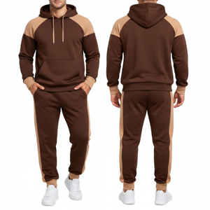 Conjunto Deportivo para Hombre en Color Chocolate Marrón y Beige Arena – Sudadera con Mangas Raglán y Puños en Contraste y Pantalón a Juego - Product Image 1