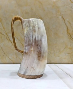 Mug en corne artisanal, écologique, pour la bière, idéal pour le camping, la randonnée et les activités de plein air. Disponible à prix avantageux. - Product Image 3