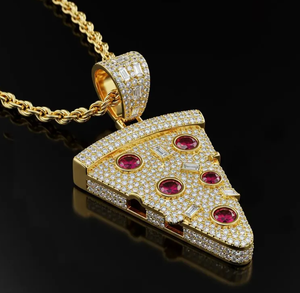 Collier pendentif tranche de pizza plaqué or avec moissanite, bijou alimentaire personnalisé, idéal pour cadeau de fête - Product Image 1