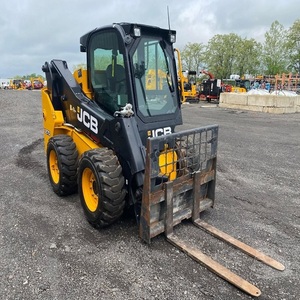 Chargeuse compacte JCB 270 robuste avec une capacité de travail polyvalente pour les travaux d'aménagement paysager, l'agriculture, les excavations et les projets de construction - Product Image 4