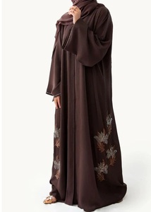 Abaya de luxe Loriya faite à la main de Dubaï avec hijab, dentelle texturée, perles florales, cardigan perlé, abaya modeste pour femmes musulmanes, EID 2026 - Product Image 4