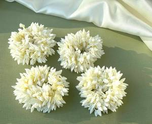 สายรัดข้อมือดอกไม้สีขาว ผ้าทอศิลปะพื้นบ้าน อุปกรณ์เสริมงานแต่งงานแบบนุ่ม ขนาด 40 มม. ขึ้นไป - Product Image 4