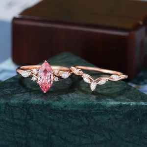 แหวนหมั้นประดับมอร์แกไนต์สีชมพูทรงมาร์คีส์ ชุดแหวนแต่งงานวินเทจประดับเพชรโมอิสซาไนต์ ทองคำสีกุหลาบ สำหรับผู้หญิง เครื่องประดับชั้นดี รับผลิตแบบ OEM ODM - Product Image 6
