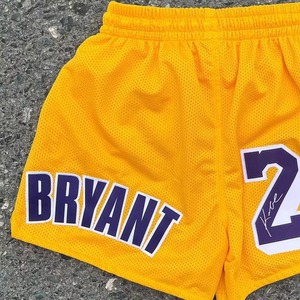 Short de basketball jaune pour homme Lakers, taille élastiquée avec cordon de serrage, style décontracté, 100 % coton, avec strass et impression sérigraphiée. - Product Image 2