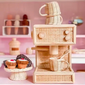 Machine à café jouet pour enfants en rotin naturel, jouet de cuisine, jouet de marché. - Product Image 1