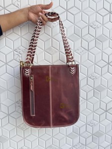 Bolso de cuero hecho a mano con apliques de caballo, estilo vintage, con correa para el hombro, para mujer, para uso diario. - Product Image 4