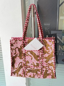 Bolsa de Compras Acolchada con Estampado Floral Hecho a Mano para Mujer, Bolsas de Tela de Algodón Estampadas de Jaipur Lavables y Personalizadas - Product Image 4