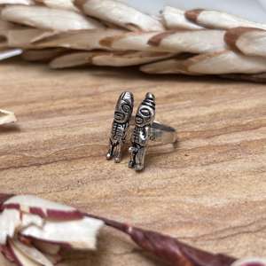 Anillo Étnico de Latón con Figura Tribal, Unisex, Acabado Plateado Oxidado, Diseño de Pareja Primitiva, Regalo, Venta al por Mayor - Product Image 3