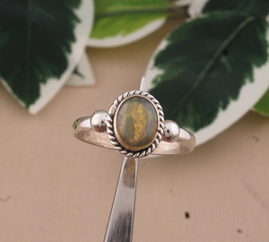 Anillo de Boda Solitario Clásico Boho Delicado Hecho a Mano con Ópalo Ovalado Engastado en Plata de Ley 925 Certificado - Product Image 4