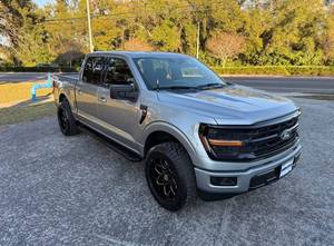 Camioneta pickup de tamaño completo 2025 lista para enviar, con acabado deportivo XLT - Product Image 2