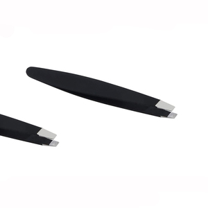 Juego de 2 Pinzas para Cejas Negras, Pinzas para Cejas de Acero Inoxidable de Marca Privada al por Mayor de Fábrica - Product Image 3