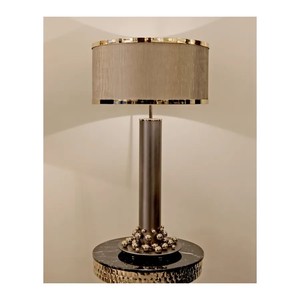 Lampe de table noire et or de luxe pour la décoration intérieure, lampe de table avec abat-jour en tissu, fournisseur de lampes décoratives haut de gamme en Inde - Product Image 1