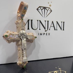 Pendentif Croix en Diamant VVS pour Homme, Plaqué Or Rose 14 carats, Style Hip Hop, Serti Baguette, Personnalisé, Certifié IGI, Bijou de Fête - Product Image 3
